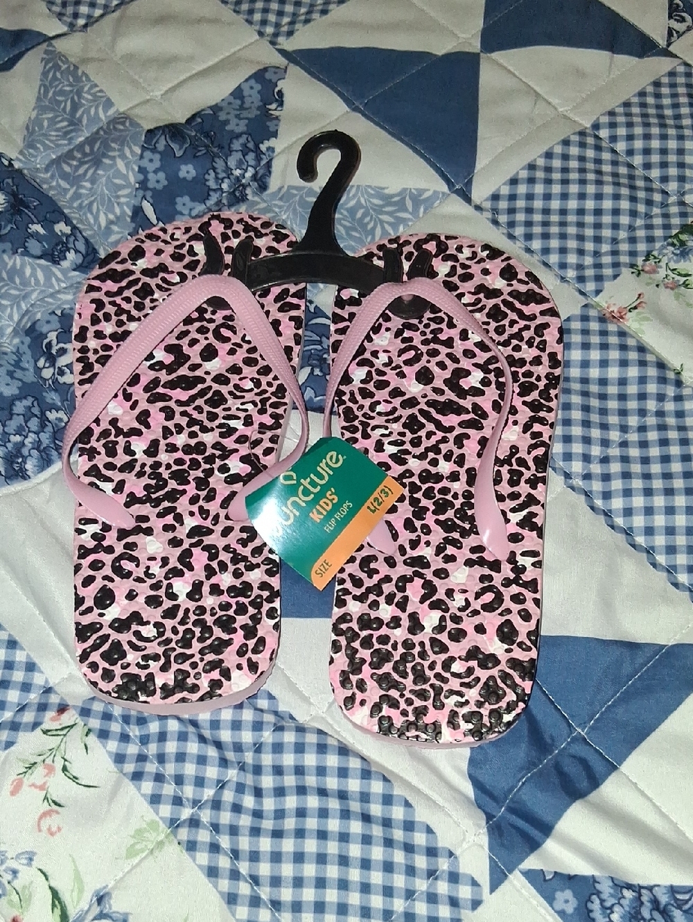 Kids Pink Leopard Print Flip Flops